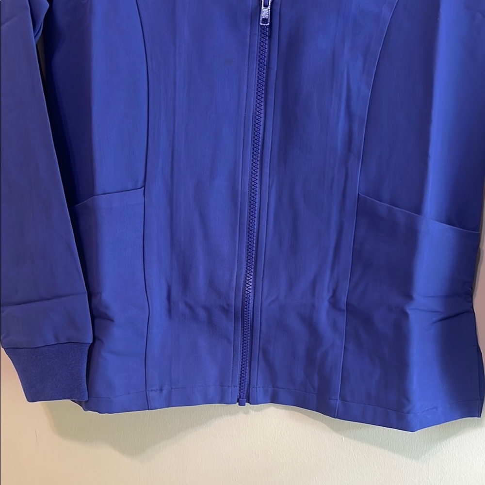 NWT Mandala scrub jacket. Size XS. - Picture 4 of 7